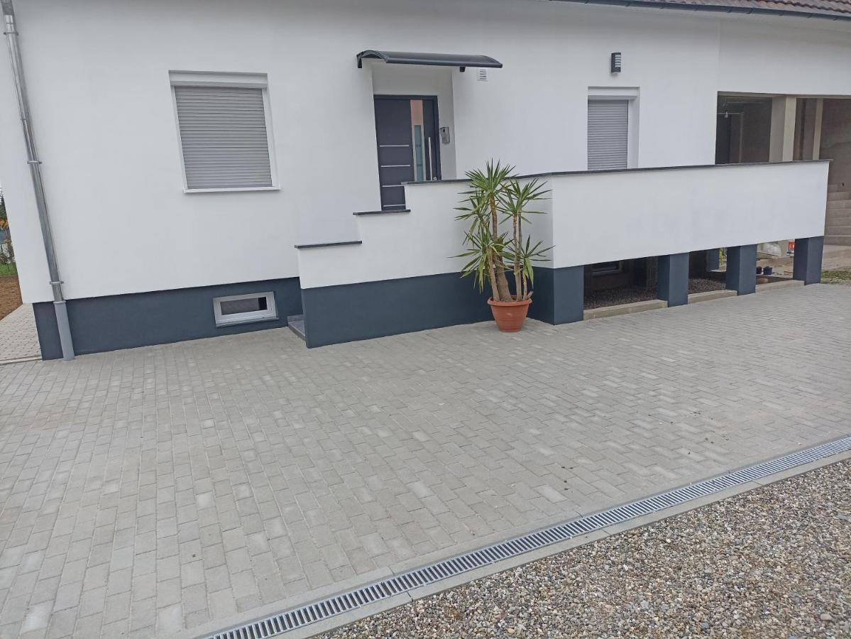 Ebs Paradies Rheinhausen Extérieur photo