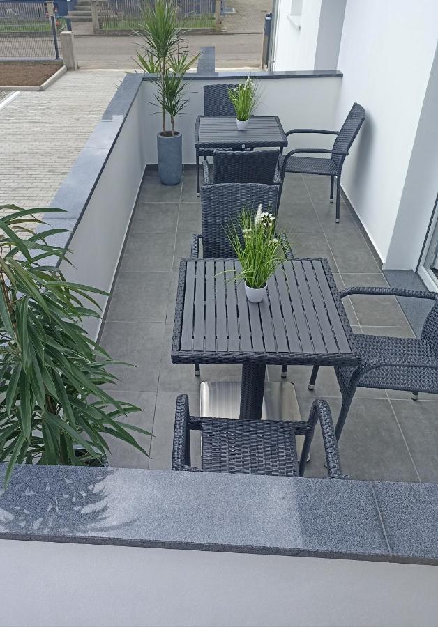Ebs Paradies Rheinhausen Extérieur photo